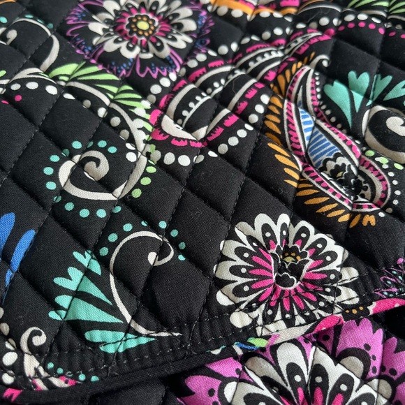 NWT Vera Bradley Mailbag Crossbody Purse Bandana Swirl Retired Design - Picture 2 of 9